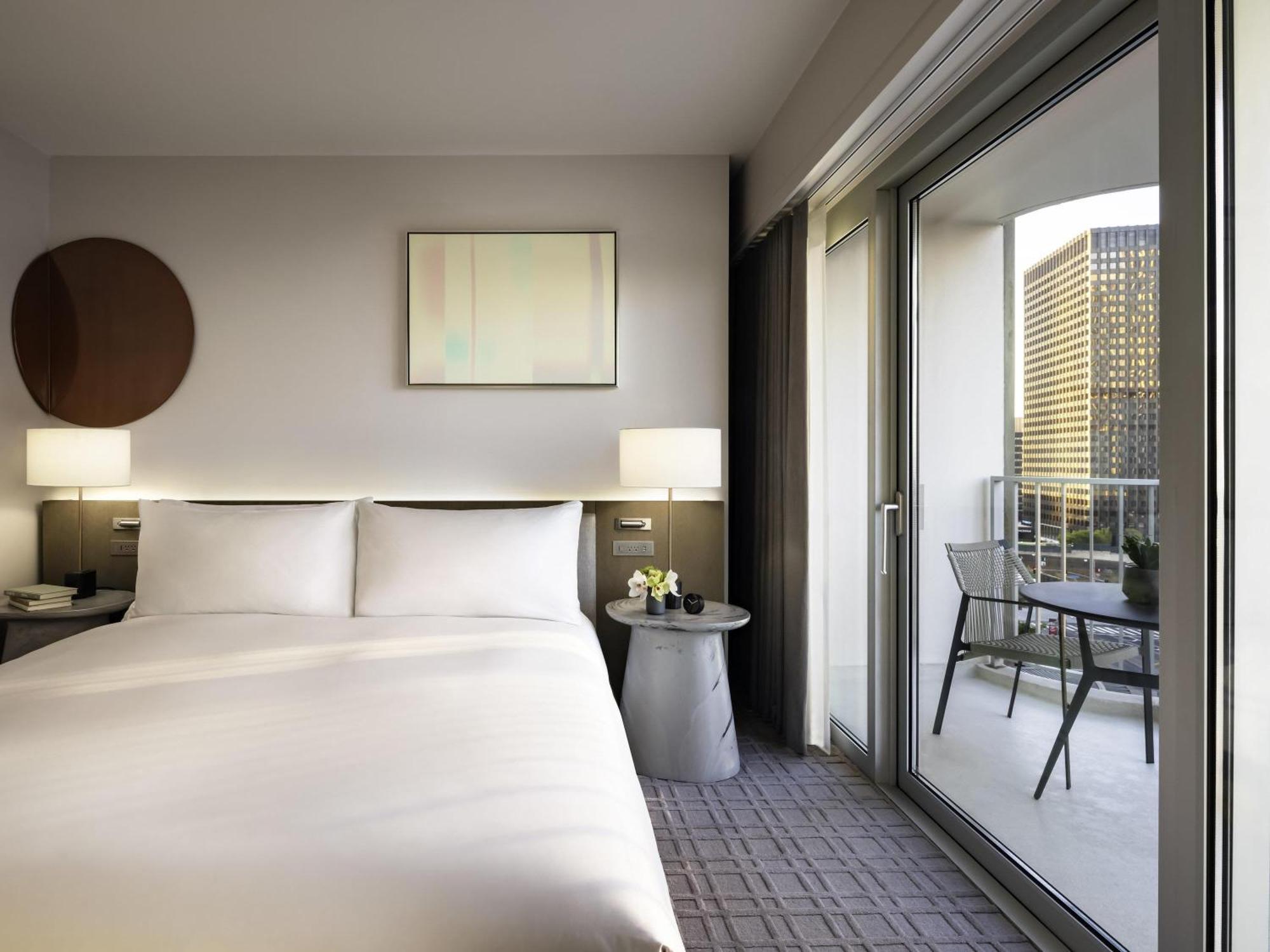 Directors One Bedroom King Suite Lounge Access