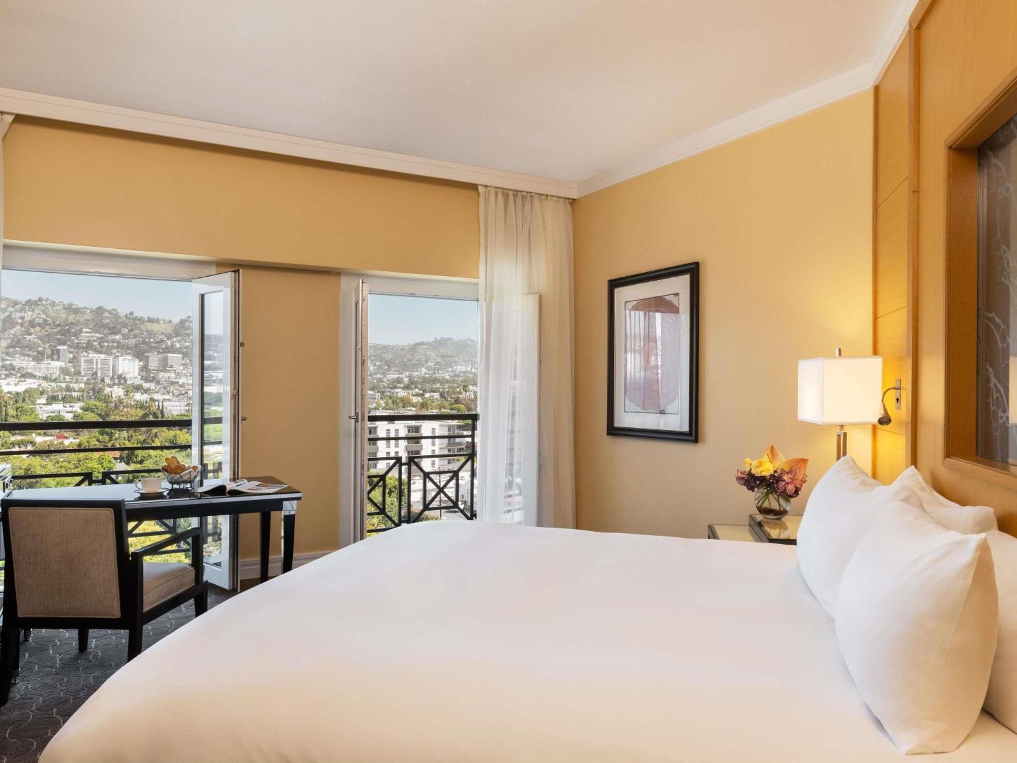 Hollywood Hill View Luxury Room 1 king-size bed,1758525839:JPEG